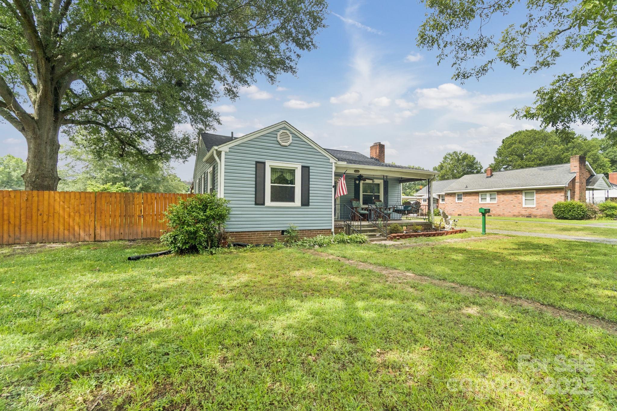103 W Texas Avenue