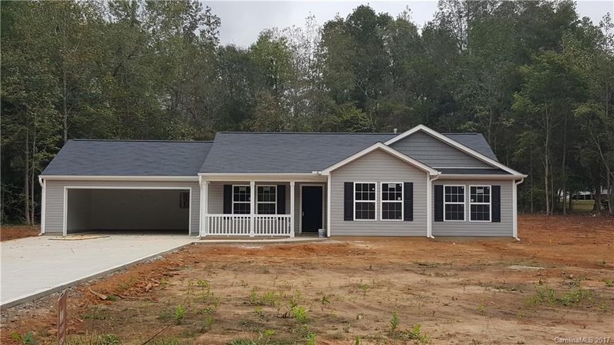 Great new construction home. The great room opens to the kitchen and dining area. From dining rm sliding glass doors open onto 10 X 16 screen porch. Master bedrm has large walk-in closet. Large 24 X 24 attached finished garage.