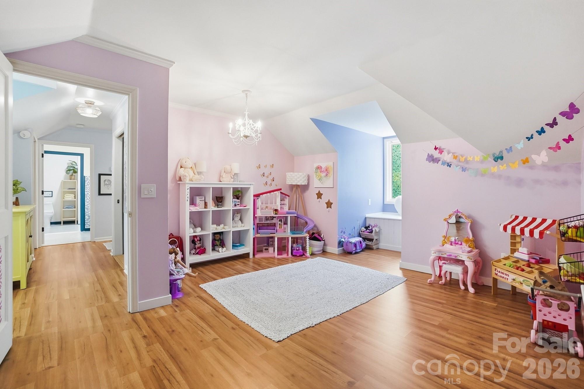 Armstrong Circle - Residential