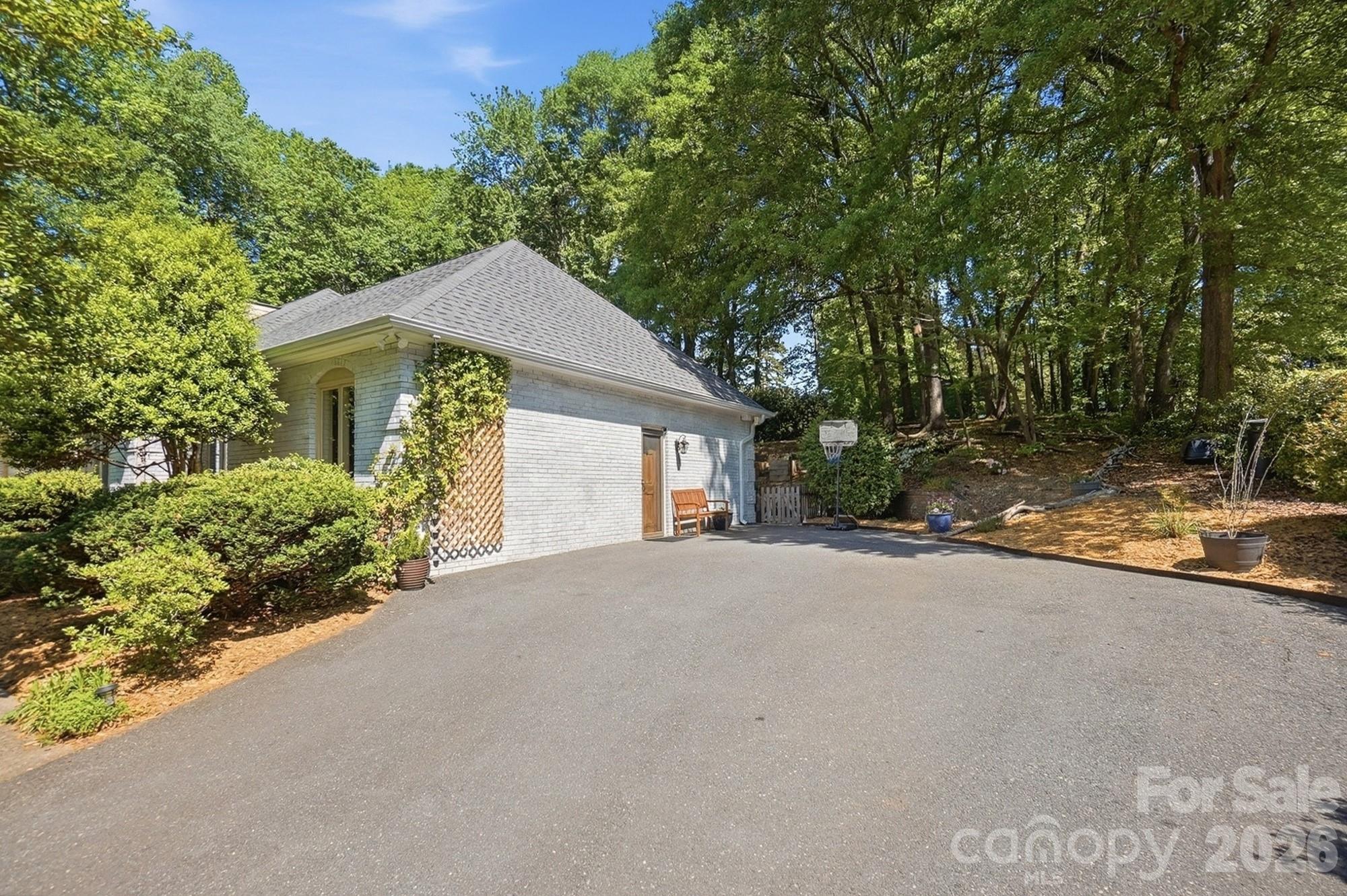 Armstrong Circle - Residential