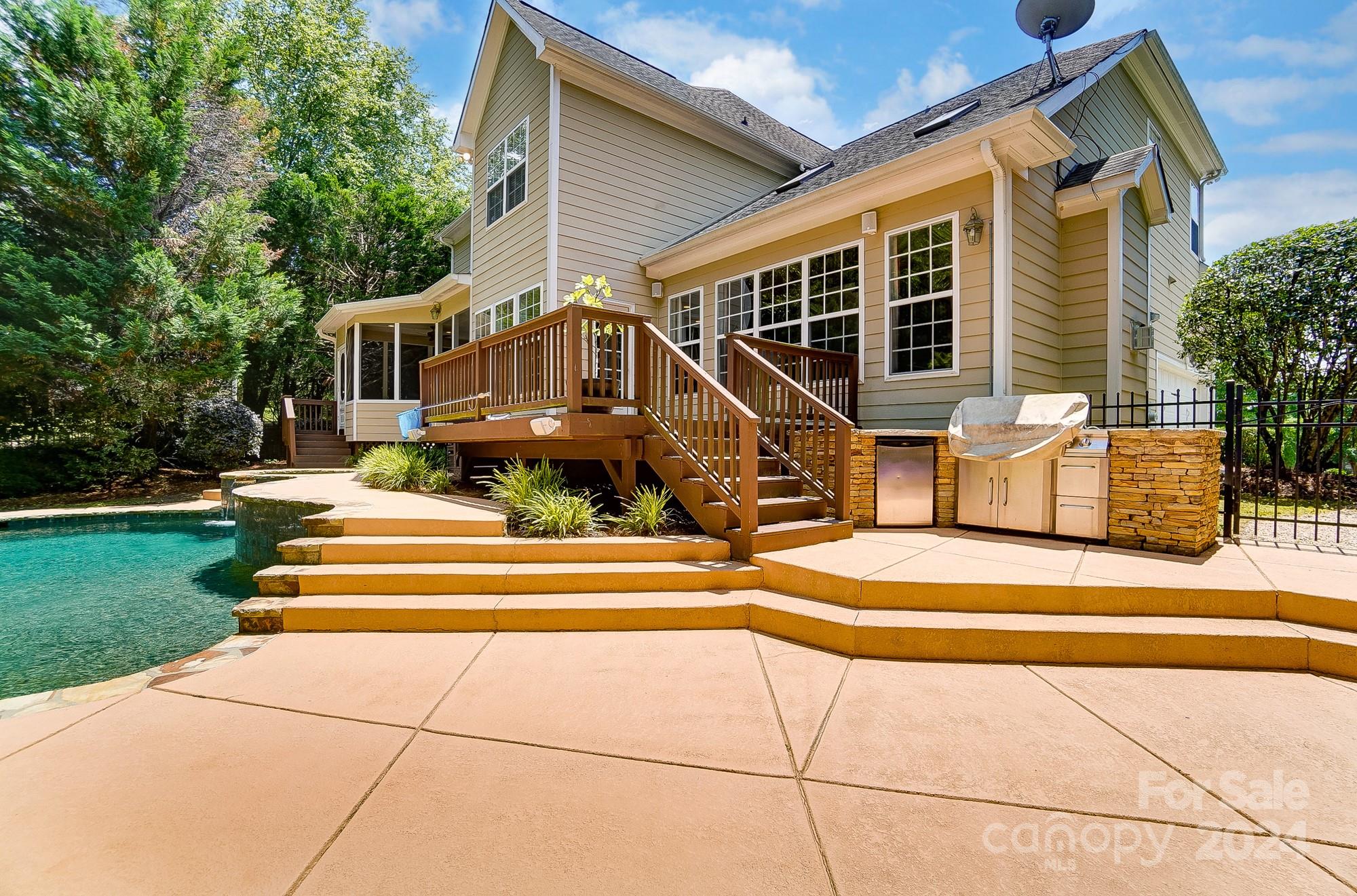 Tega Cay - Residential