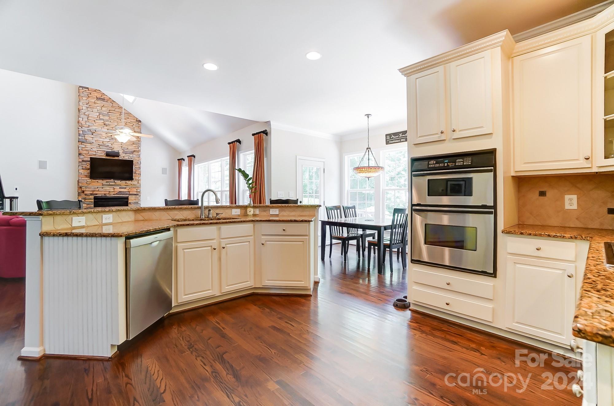 Tega Cay - Residential