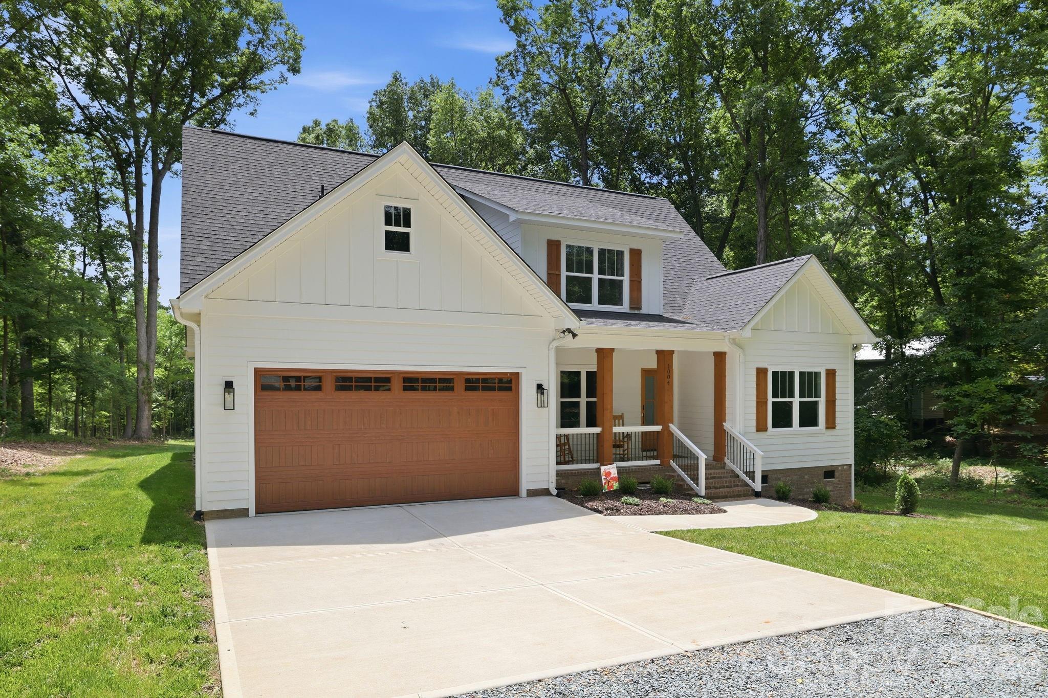 1004 E Sandy Ridge Road