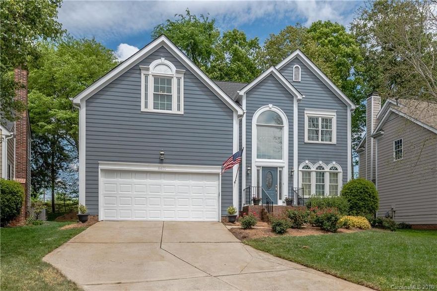 Southern Charm in Thornhill- Dramatic Foyer, Elegant Formal Dining. NEW KITCHEN has Granite. SS Appl. Hardwoods in main living. Great Rm w/Fireplace overlooks private grounds. Vaulted Master Retreat has NEW Marble Bath w/oversized Shower & expansive Walk-in Closet. Spacious Bonus & generous secondary Bedrooms. Grilling Deck overlook fenced yard. Easy stroll to Stonecrest Shops! Community amenities include- Pool, Tennis Courts, Grilling, playground & kiddie Pool. PRISTINE!