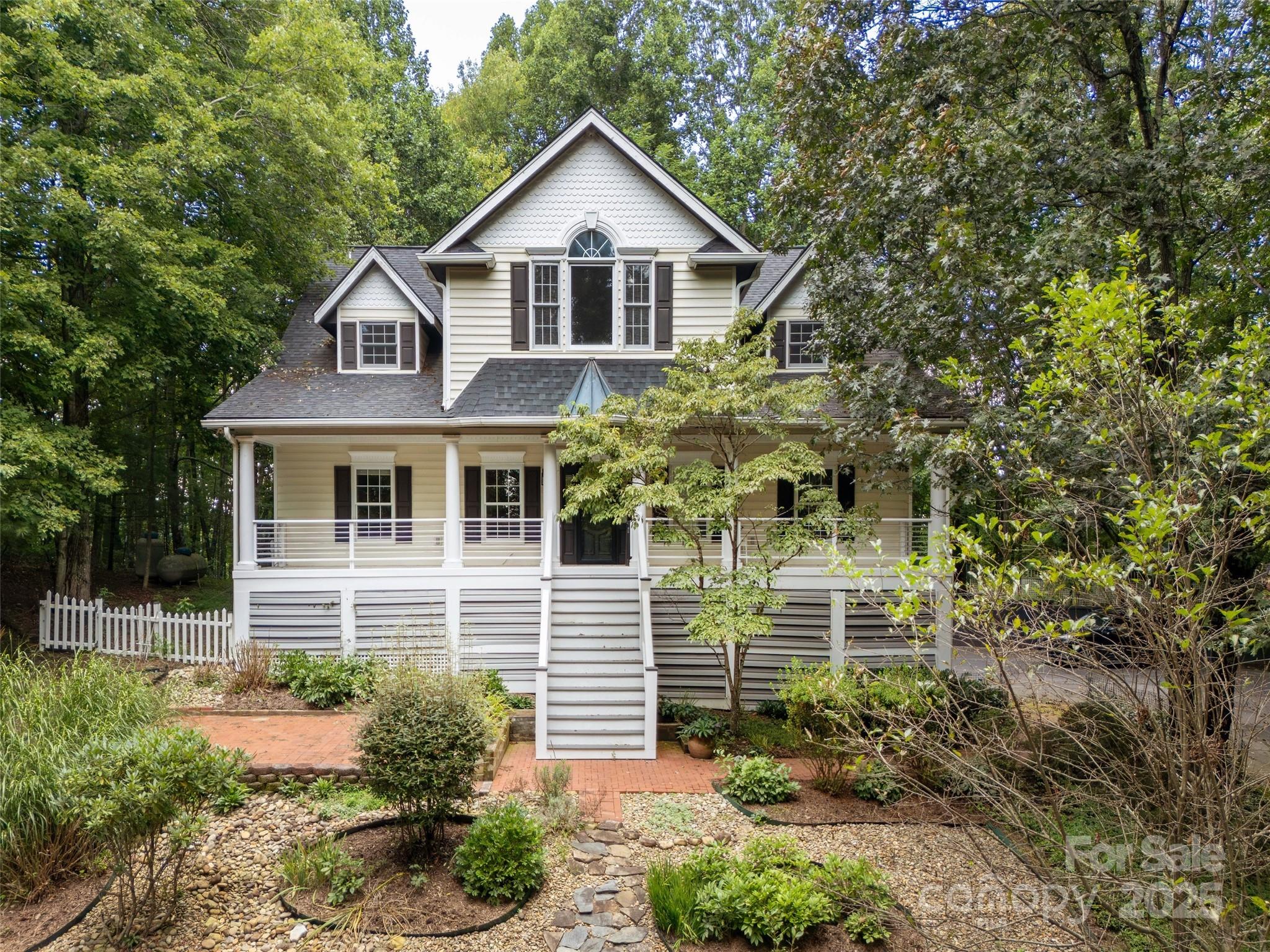 1400 Rambling Oaks Trail