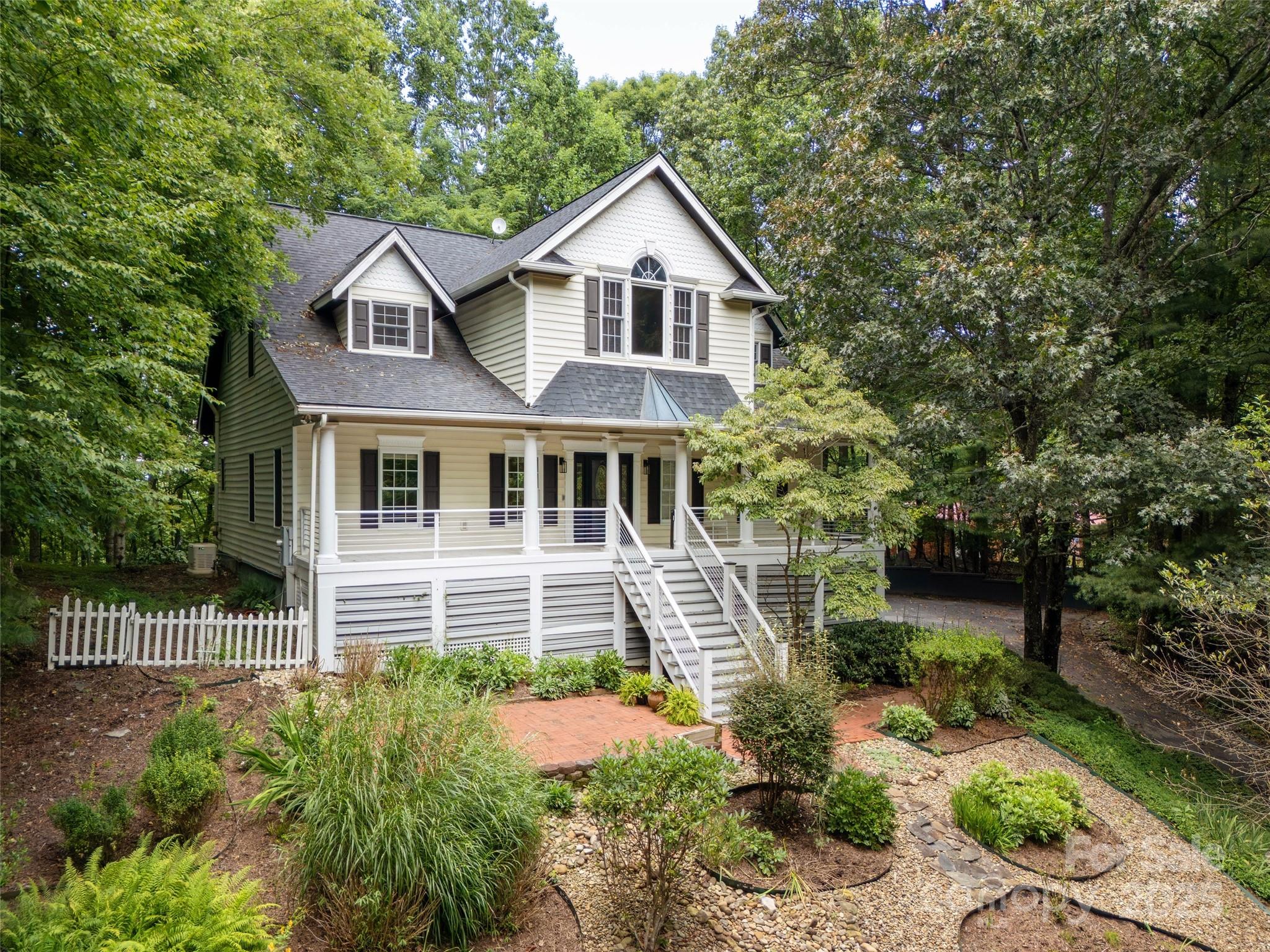 1400 Rambling Oaks Trail