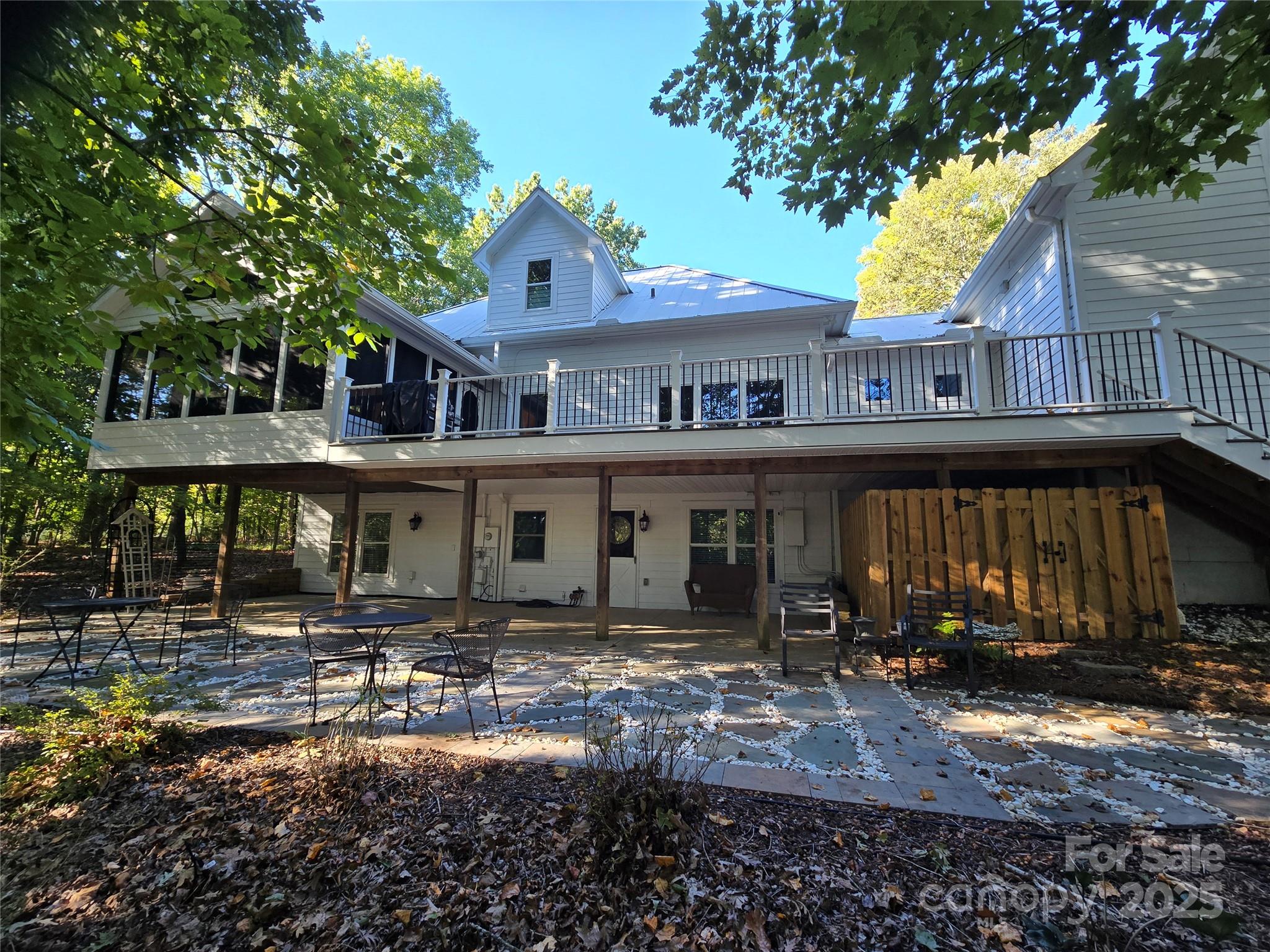 625 Lochaven Road