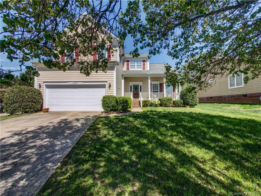 Beautiful South Charlotte home located in Yorkshire subdivision! Spacious yard, move in ready all the features you are looking for, hardwoods, great condition, located in the heart of Steele Creek, shopping restaurants, sports activities.