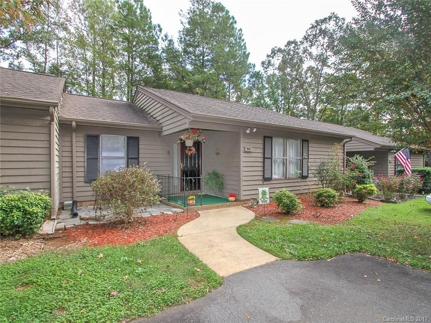 Lovely one level condo with a spacious, open floor plan.  Located in a wooded area, this 2 bedroom and two full bath unit is a peaceful retreat.  Master has walk in closet and master bath.  Large sunroom addition spans the rear of the home.  Convenient to I-77 and shopping and restaurants.