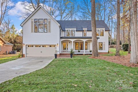 Photo of 4808 Crooked Oak Lane, Charlotte, NC 28226 (MLS # 4328889)