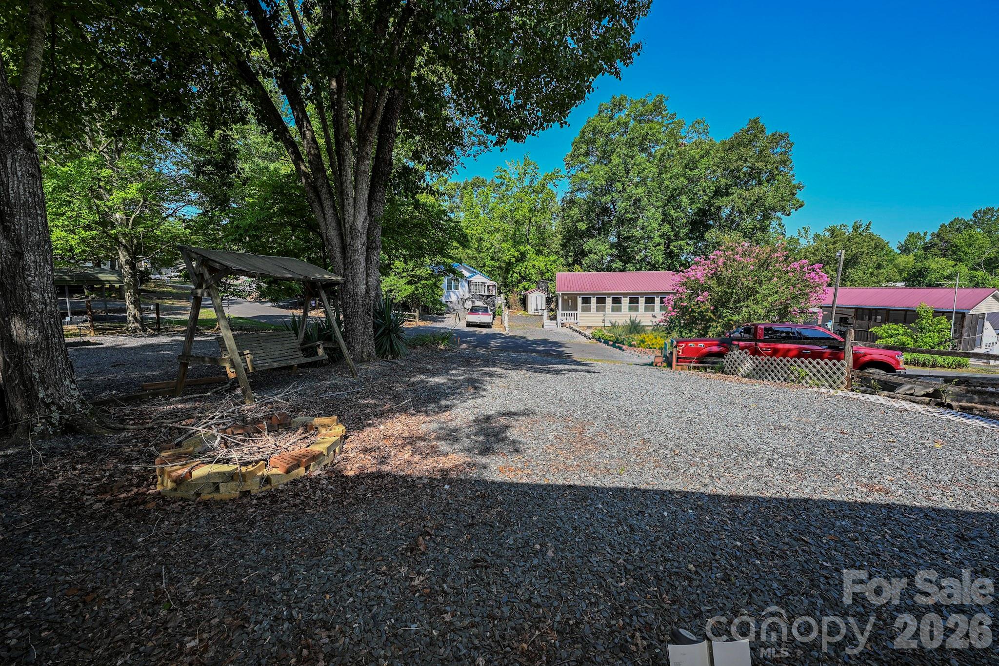 125 Hollywood Trail