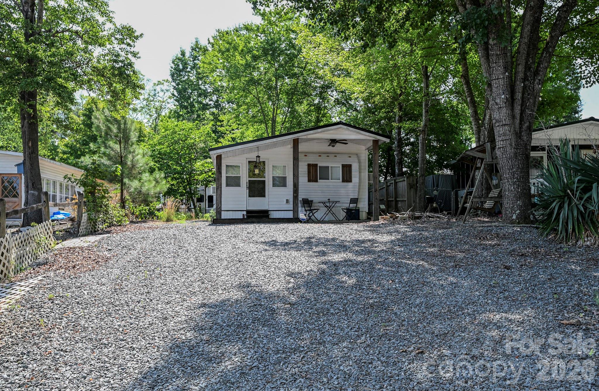 125 Hollywood Trail