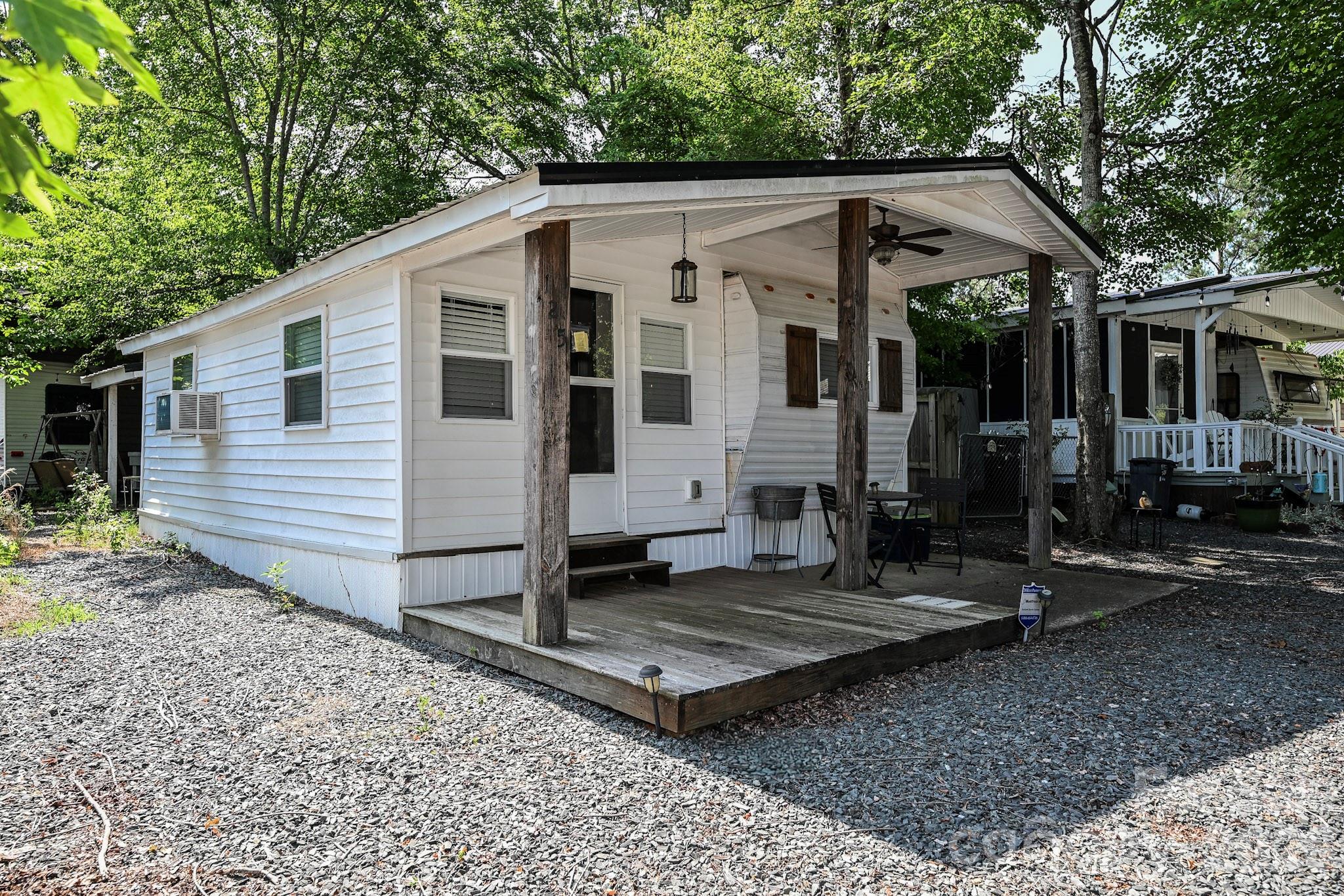125 Hollywood Trail