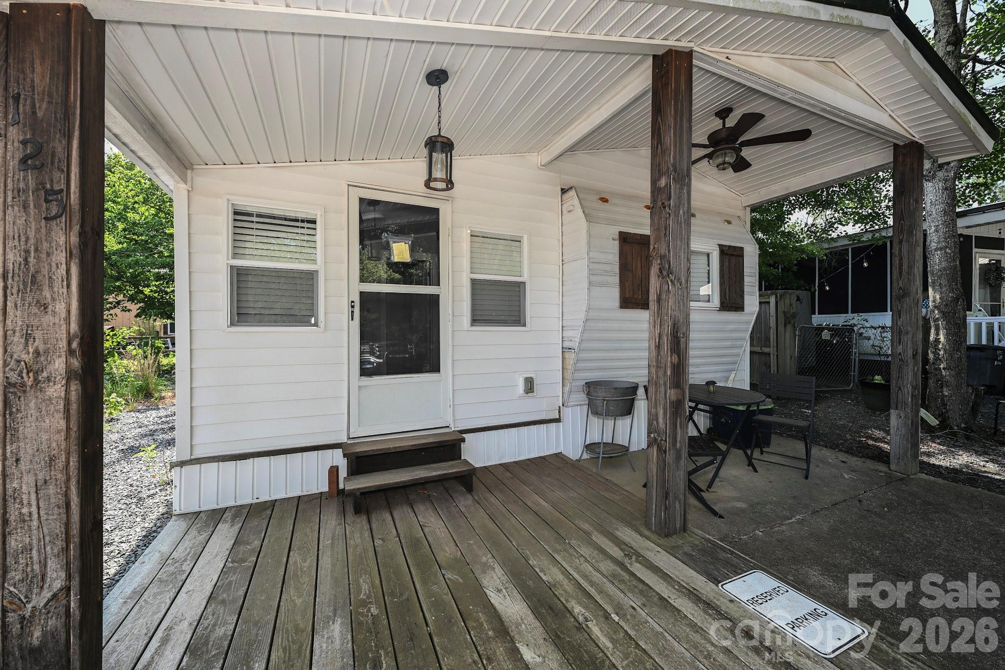 125 Hollywood Trail