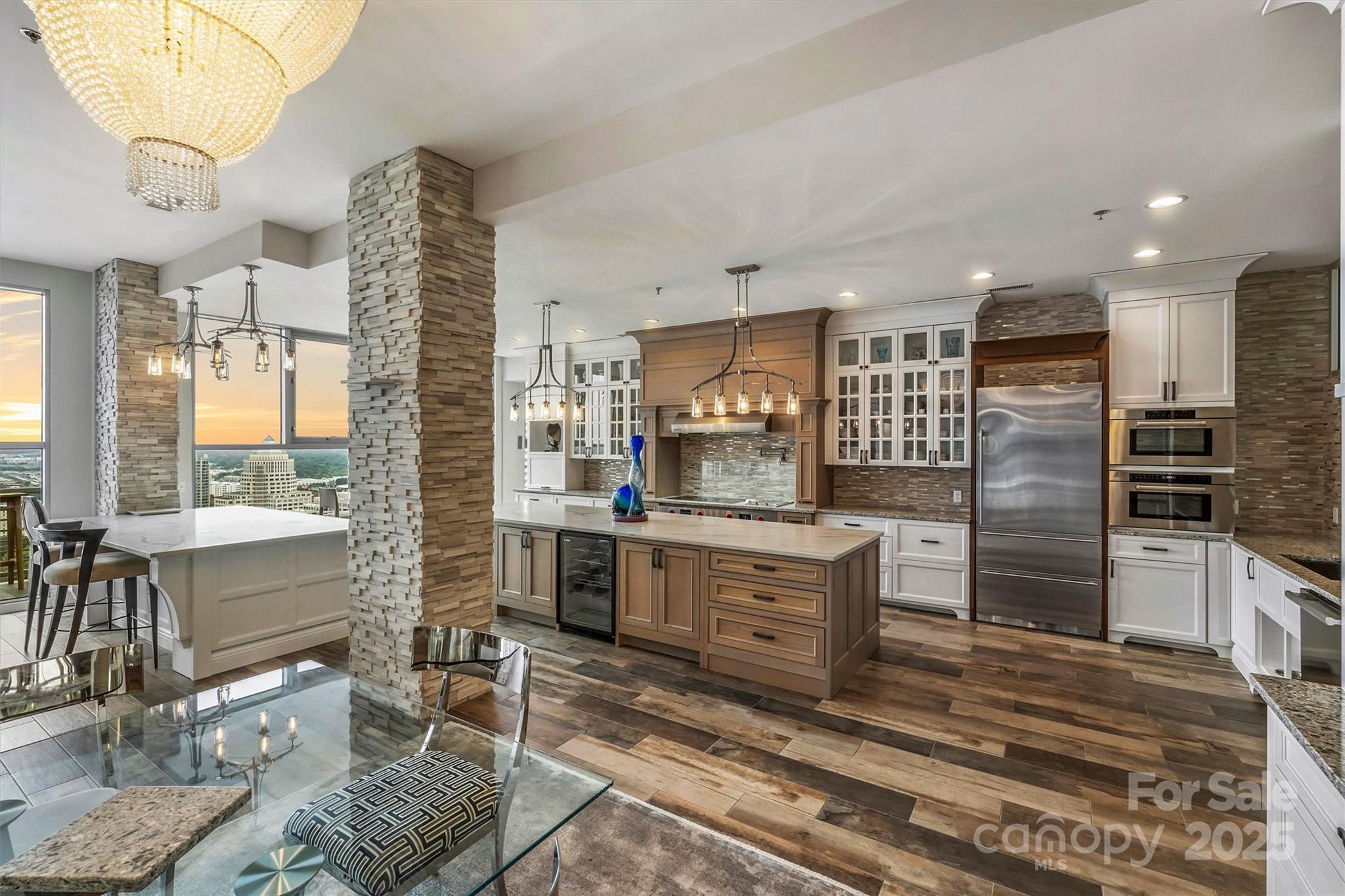 333 W Trade Street 2704