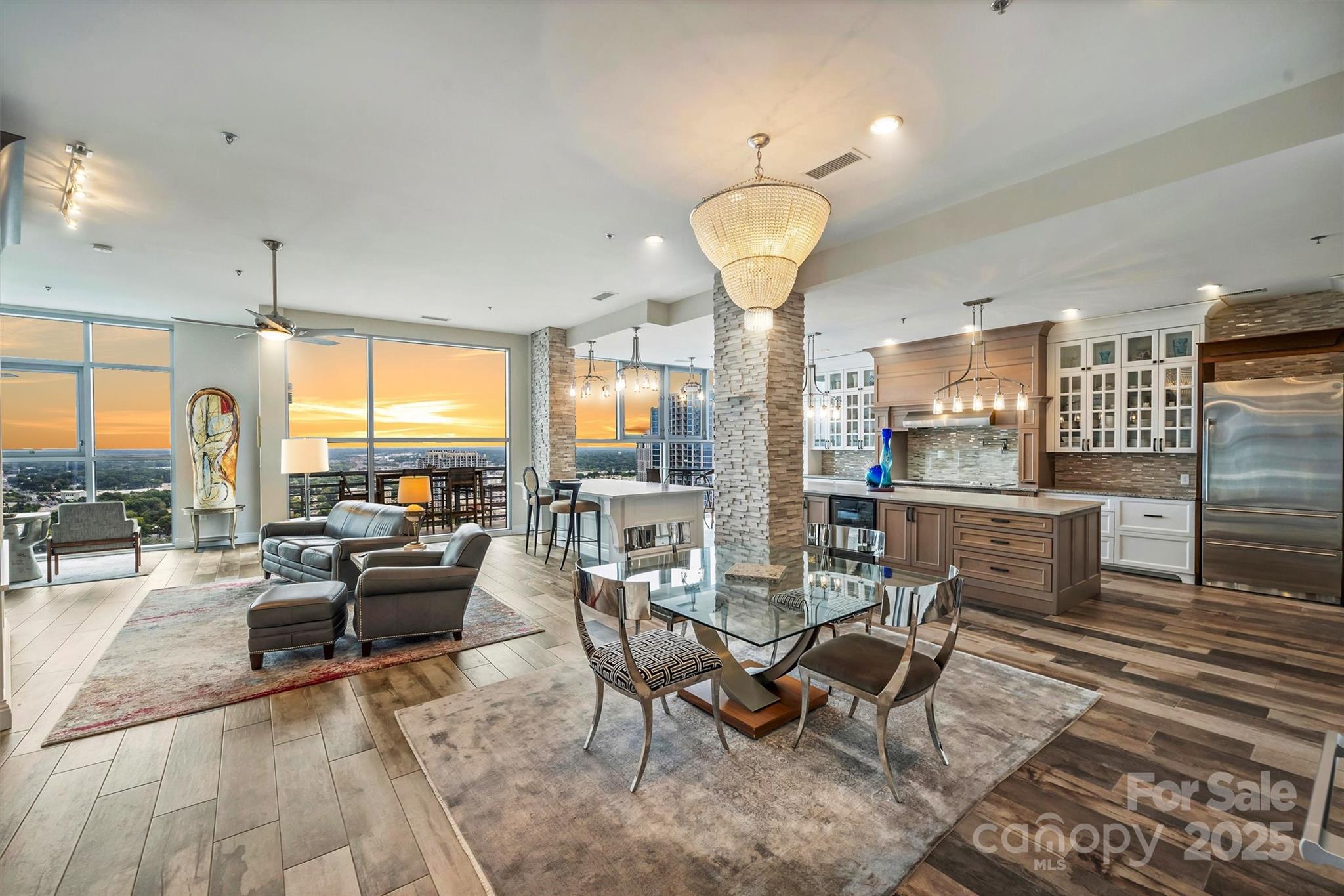 333 W Trade Street 2704
