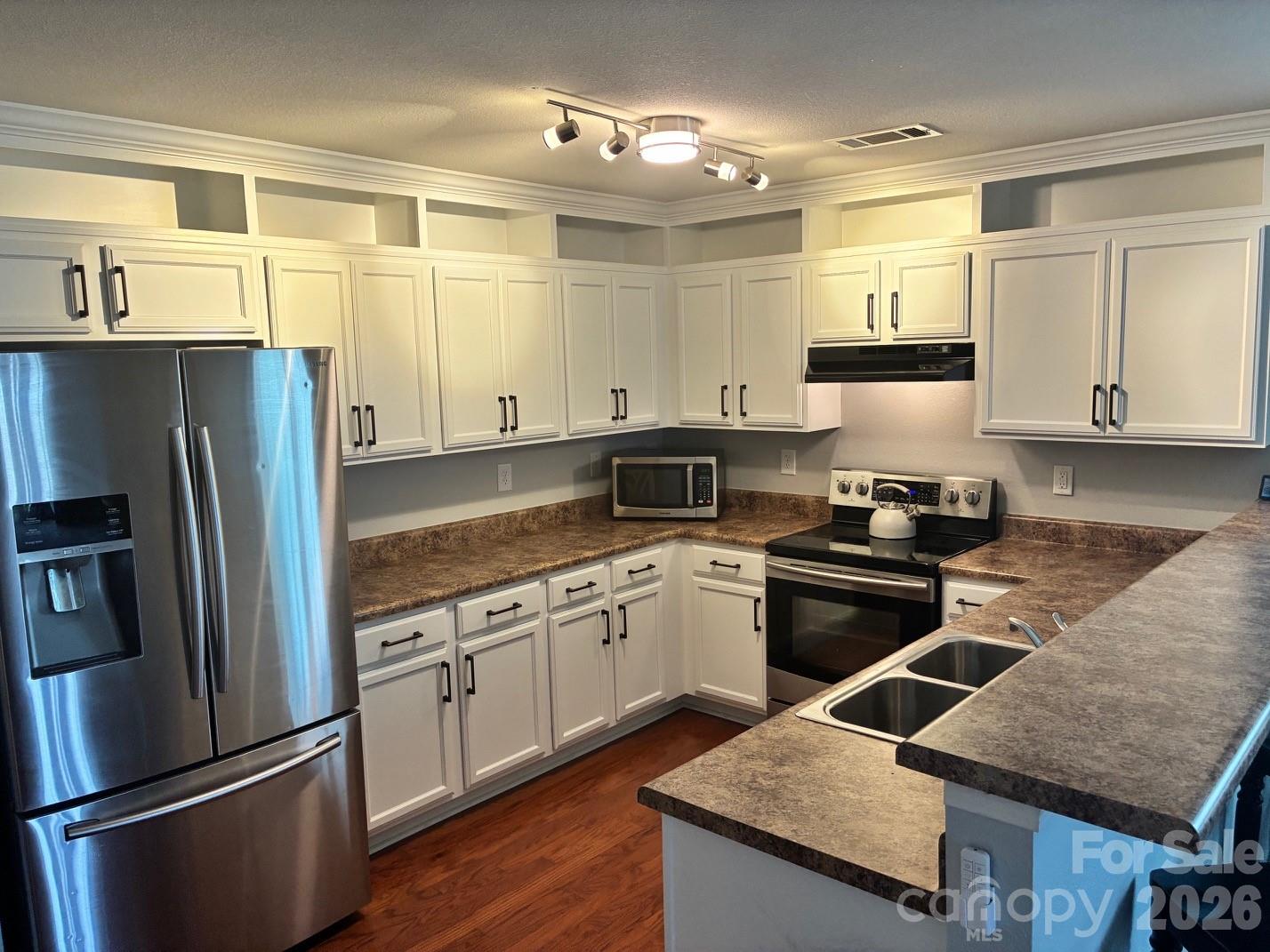 Davis Meadows - Residential