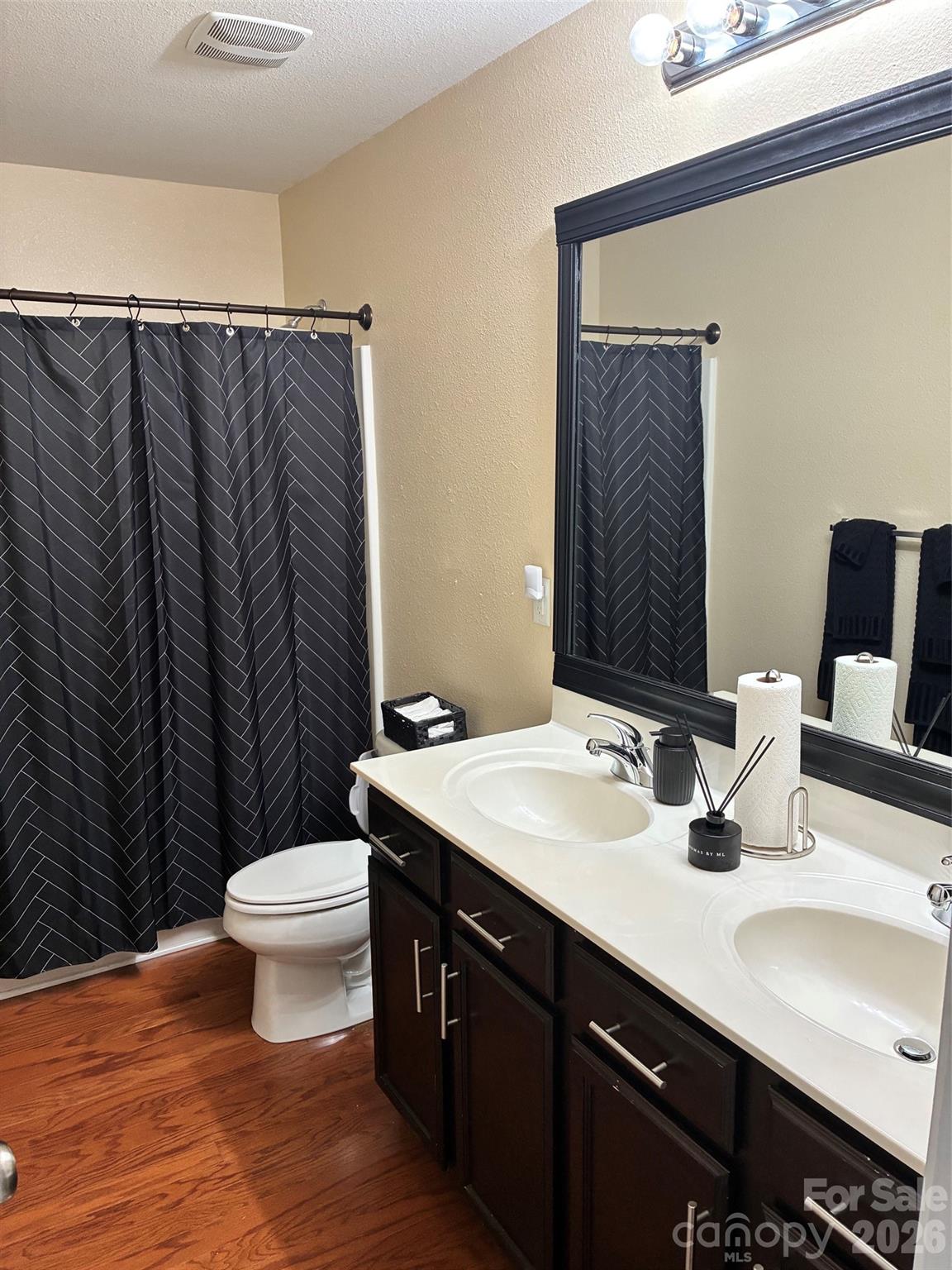 Davis Meadows - Residential