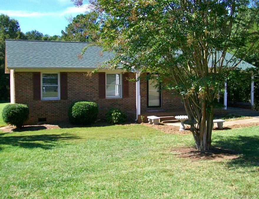 Crest Schools. Great brick ranch at a great price near Boiling Springs! Beautiful large yard! Newer HVAC, roof and kitchen floor. Good sized living room and spacious eat in kitchen. Large closets and inside laundry. Could be remodeled back to 3 bedrooms