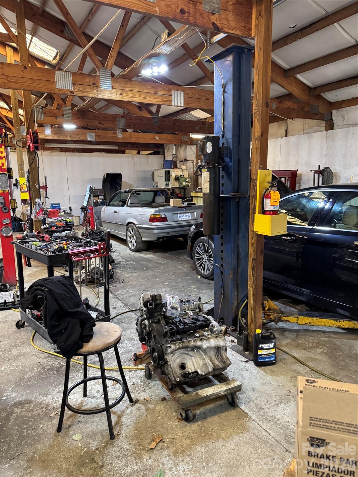 527-A E Mills Street