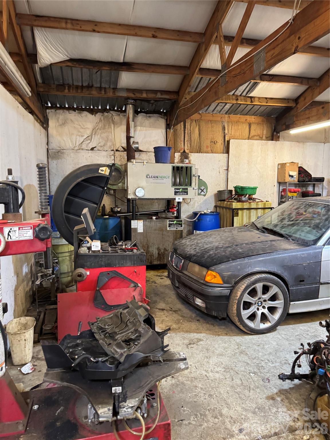 527-A E Mills Street