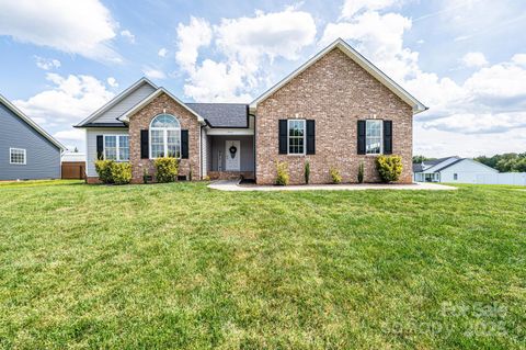 Photo of 207 S 5th Avenue, Maiden, NC 28650 (MLS # 4299633)