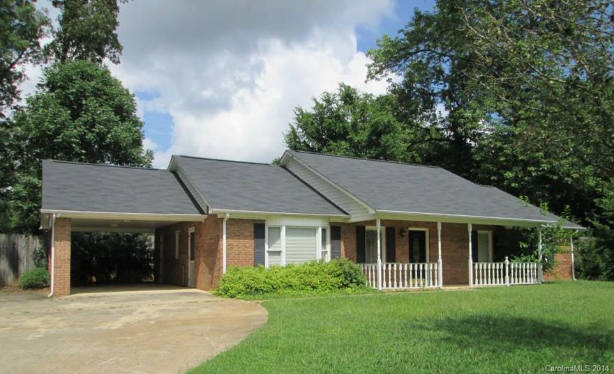 PRETTY AND MORE!! "OPEN FLOOR PLAN' WITH LOTS OF TILE FLOOR AND VAULTS EVERYWHERE. HANDICAP ACCESSIBLE WITH HUGE WALK-IN TILE SHOWER. GAS LOG FIREPLACE. ALL BRICK RANCH WITH NO WASTED SPACE! MOVE IN NICE LOCATED IN CUL DE SAC NEAR SHOPPING, DINING AND MORE.