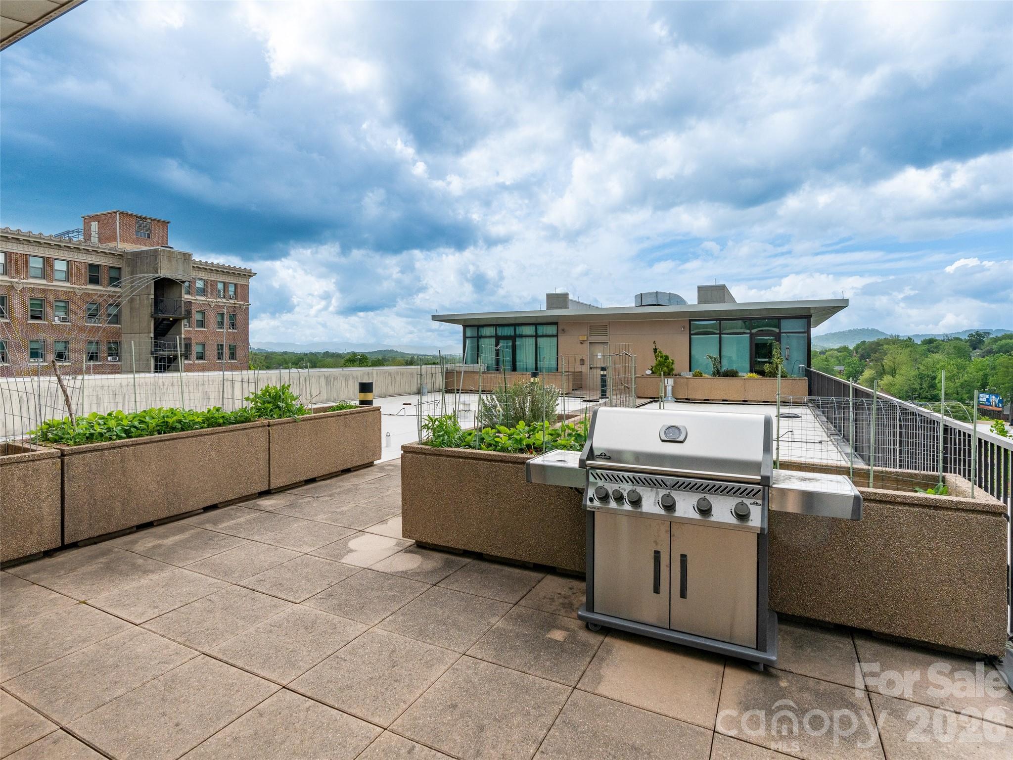 60 North Market - Residential