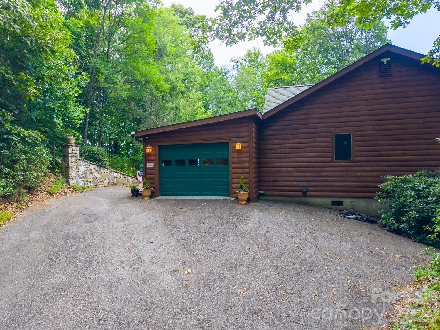 760 Woody Lane