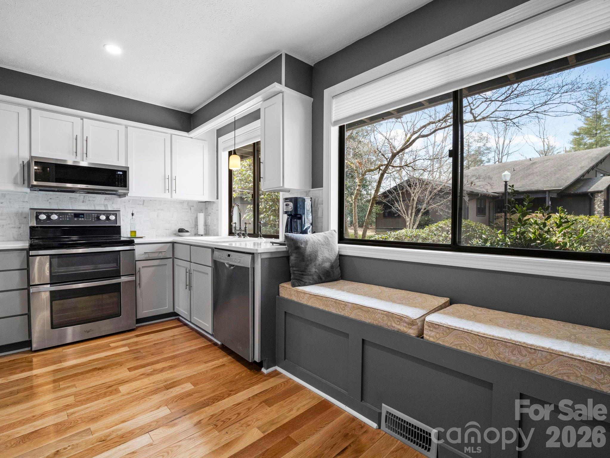 88 Laurelwood Circle W 10