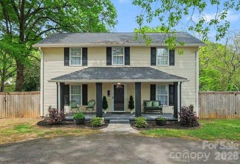 Photo of 500 Boger Street, Mooresville, NC 28115 (MLS # 4367762)
