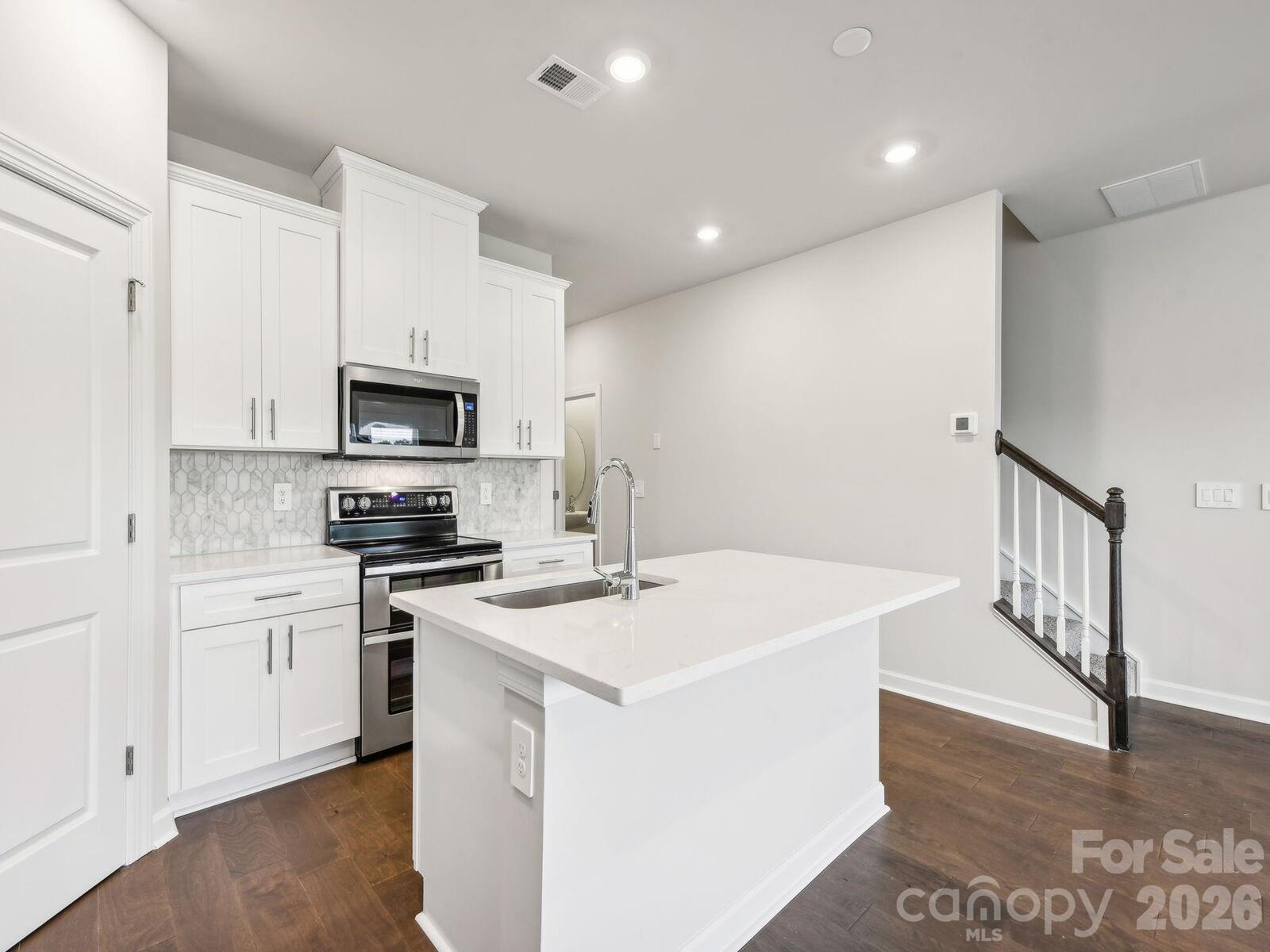 9016 Foggy Brook Loop