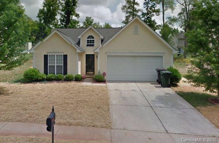 Wonderful split bedroom plan ranch home with beautiful two story foyer.  Spacious vaulted living room, and kitchen with breakfast area. Master bedroom with cathedral ceiling hand spacious walk-in closet.  Attached double garage and a patio. A must see!