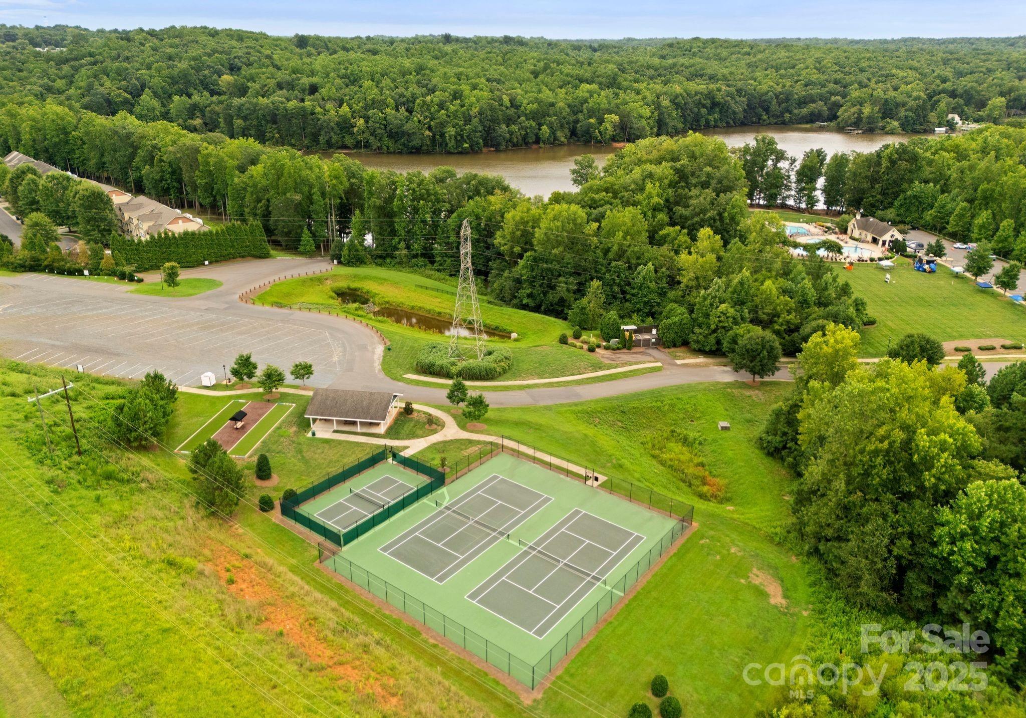 The Vineyards on Lake Wylie - Residential
