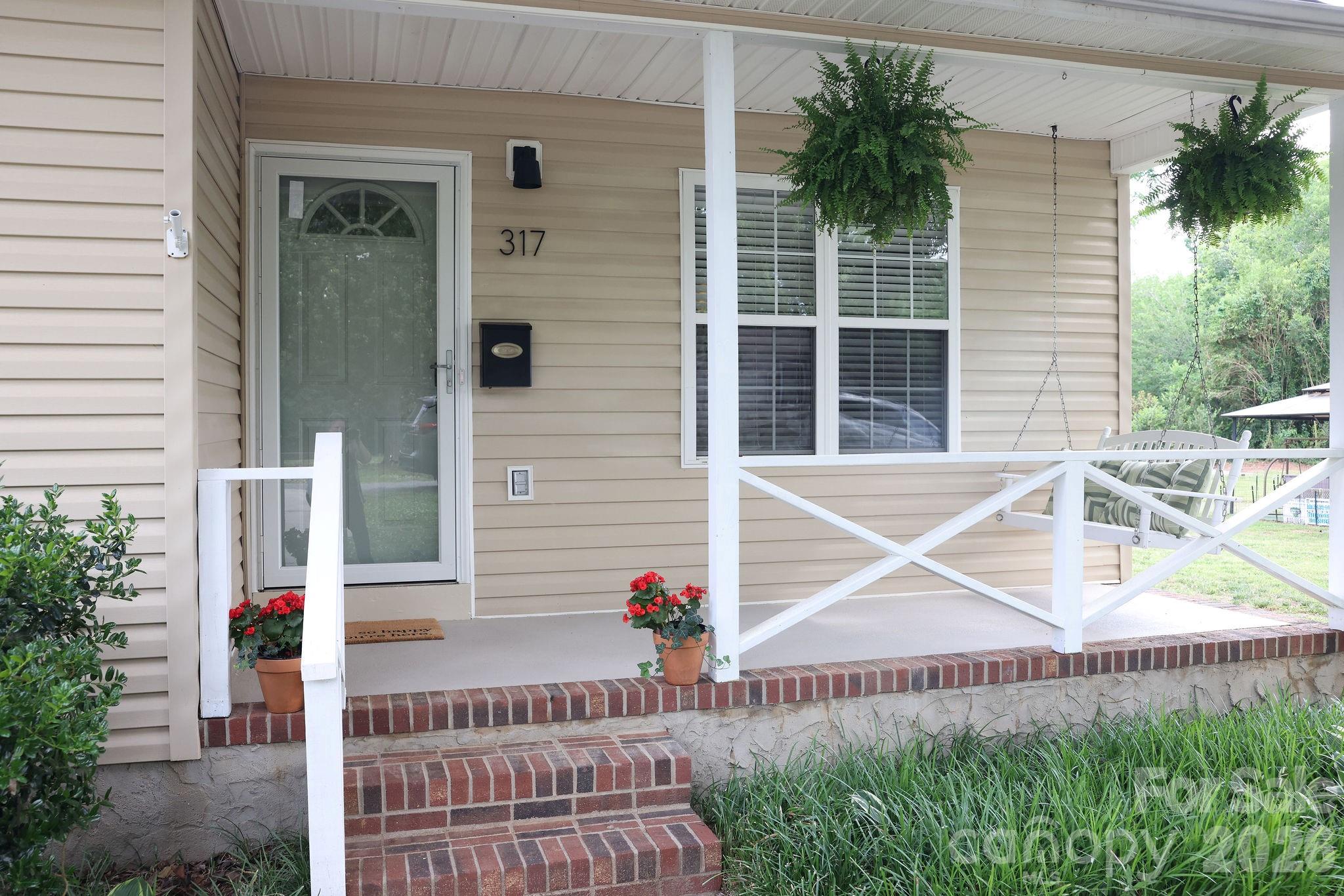 317 Devine Avenue