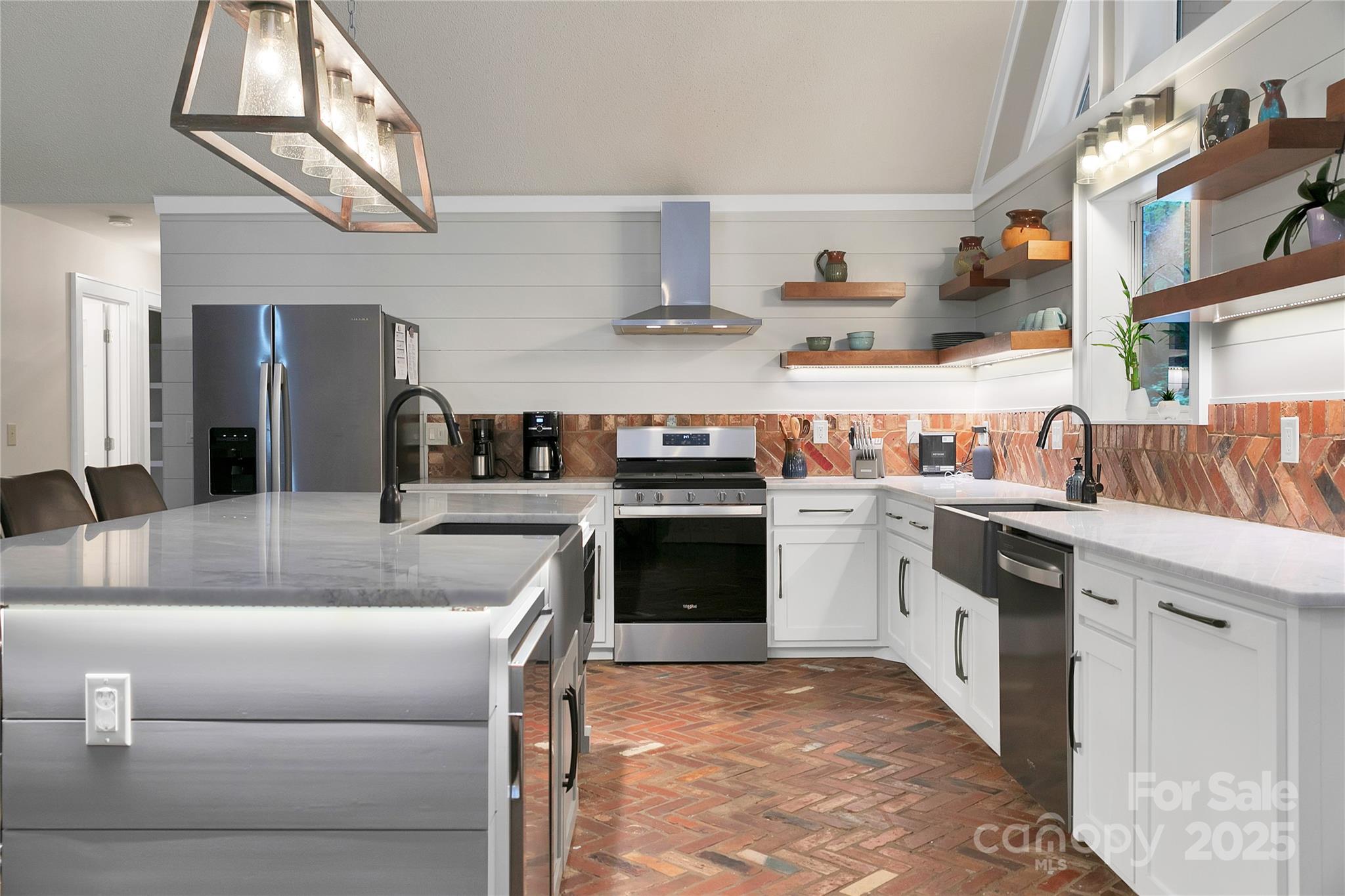 Country Club Estates - Residential