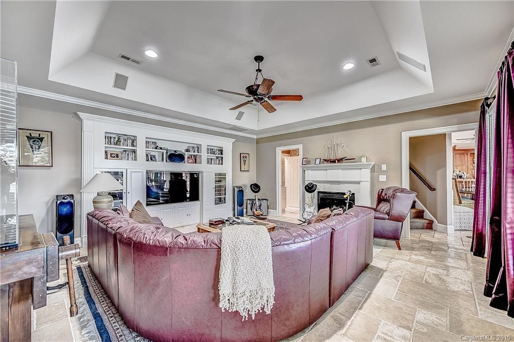 The Peninsula - Residential