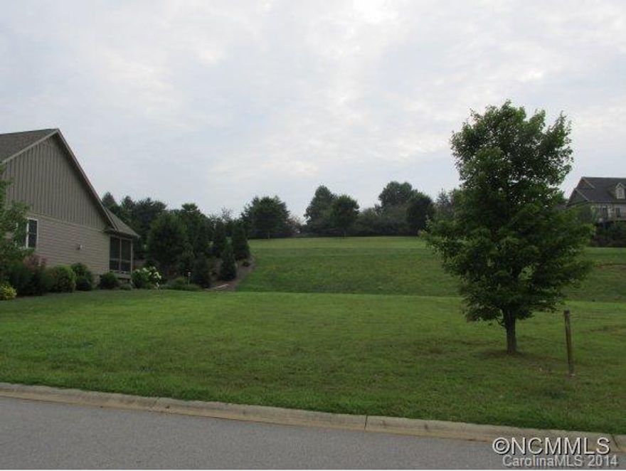 Beautiful Cummings Cove Golf and Country Club.  Easy construction site on cleared, level lot.  Area of lovely Arts and Crafts style homes.  Private central sewer $38/month.  Trash pick-up included in association fee.  Social membership required - $50 per month and includes pool, spa,, tennis, dining and social activities.