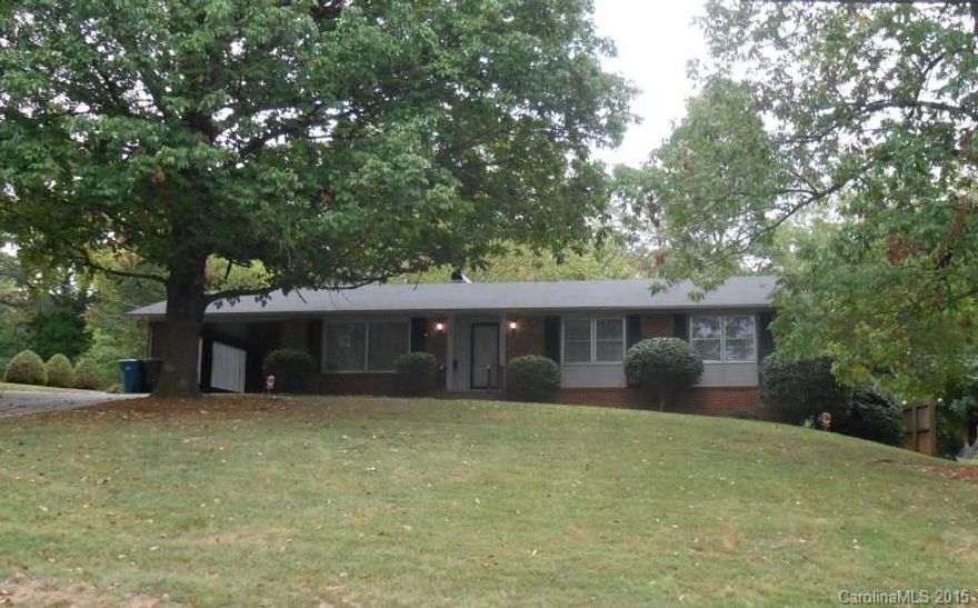 All brick three bedroom, two bath home with full, unfinished basement is conveniently located to Hwy 321 & Downtown Hickory. Hardwood flooring, spacious rooms, fireplace, screened-in porch & more! Natural gas grill outside for outdoor entertaining.