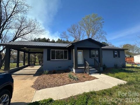 Photo of 623 Oak Grove Road, Kings Mountain, NC 28086 (MLS # 4359089)