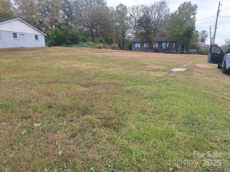 Great lot in Chester that offers several options for individuals and investors.  This could be for your personal home, home for sale or a single duplex rental unit.  Don't miss this opportunity.