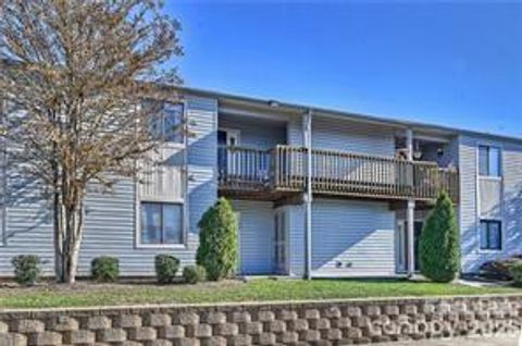 Photo of 11029 Harrowfield Road, Charlotte, NC 28226 (MLS # 4352284)