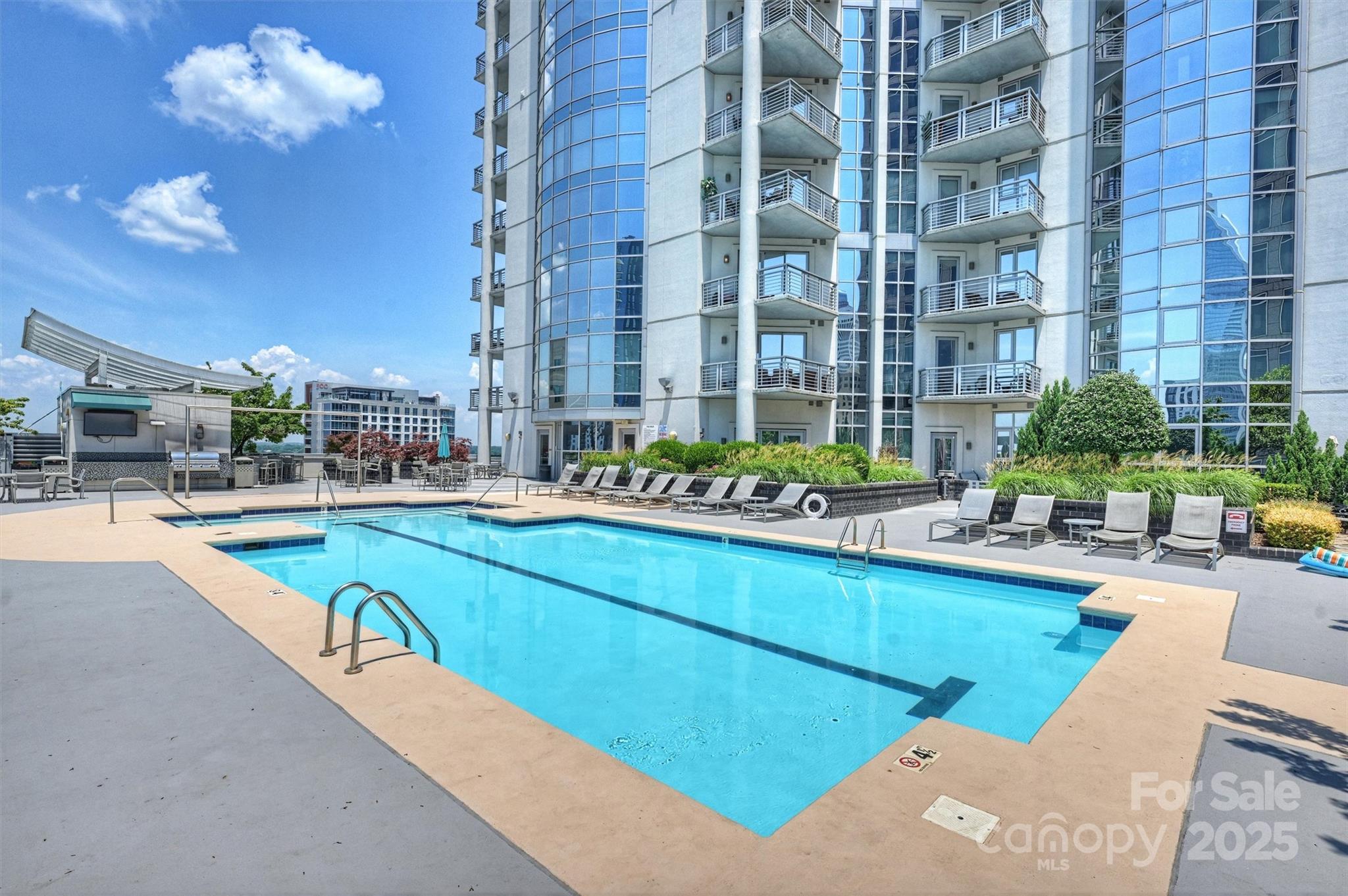 333 W Trade Street 810