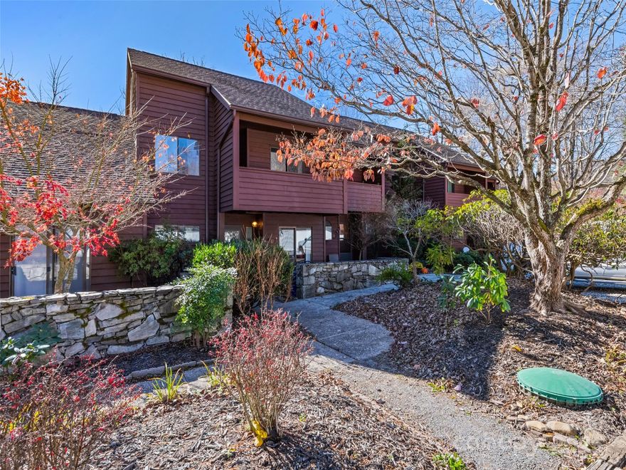 Spacious Townhome with detached 2 car garage. Open kitchen / Living room with a large stone fireplace for cozy winter days. The kitchen boast granite counter tops and loads of Oak cabinets with a pantry. The appliances are only a few years old. and Park like setting with a community Pond and year round Trout stream. sit on your back deck and listen to Nature and enjoy the beautiful Mountain views. Convenient to all shopping areas with year round pave access.