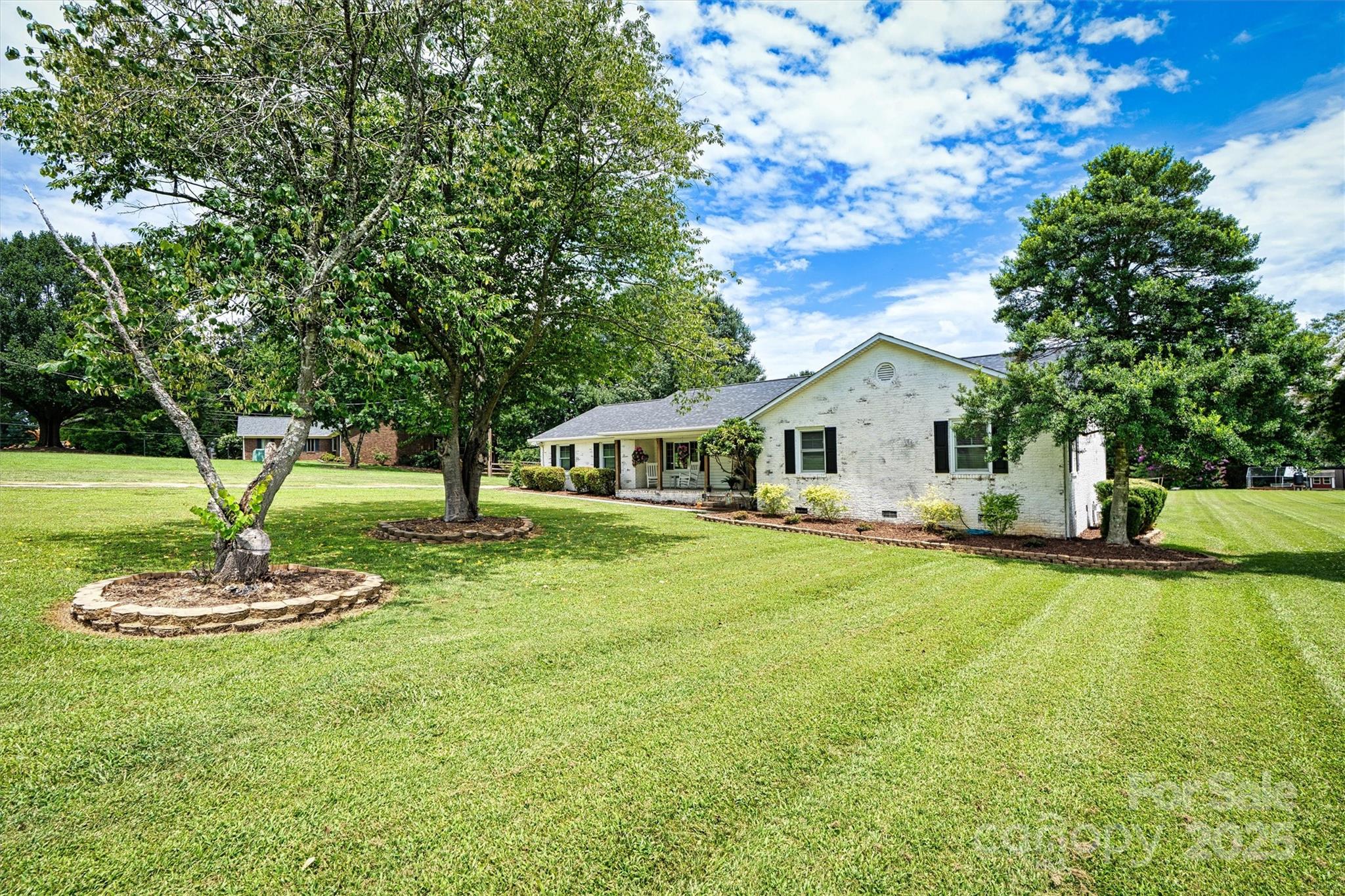 978 La Forest Lane