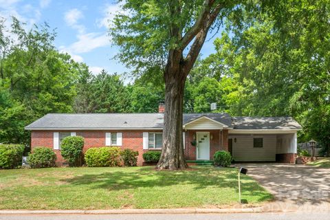 Photo of 811 Katherine Avenue, Kings Mountain, NC 28086 (MLS # 4399194)