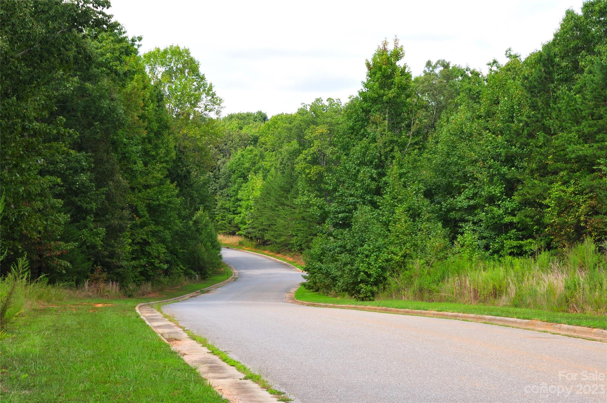 Kings Pinnacle - Land