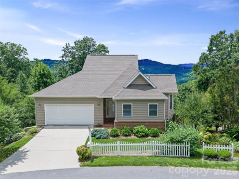 Photo of 67 Ashefield Court, Hendersonville, NC 28791 (MLS # 4392880)