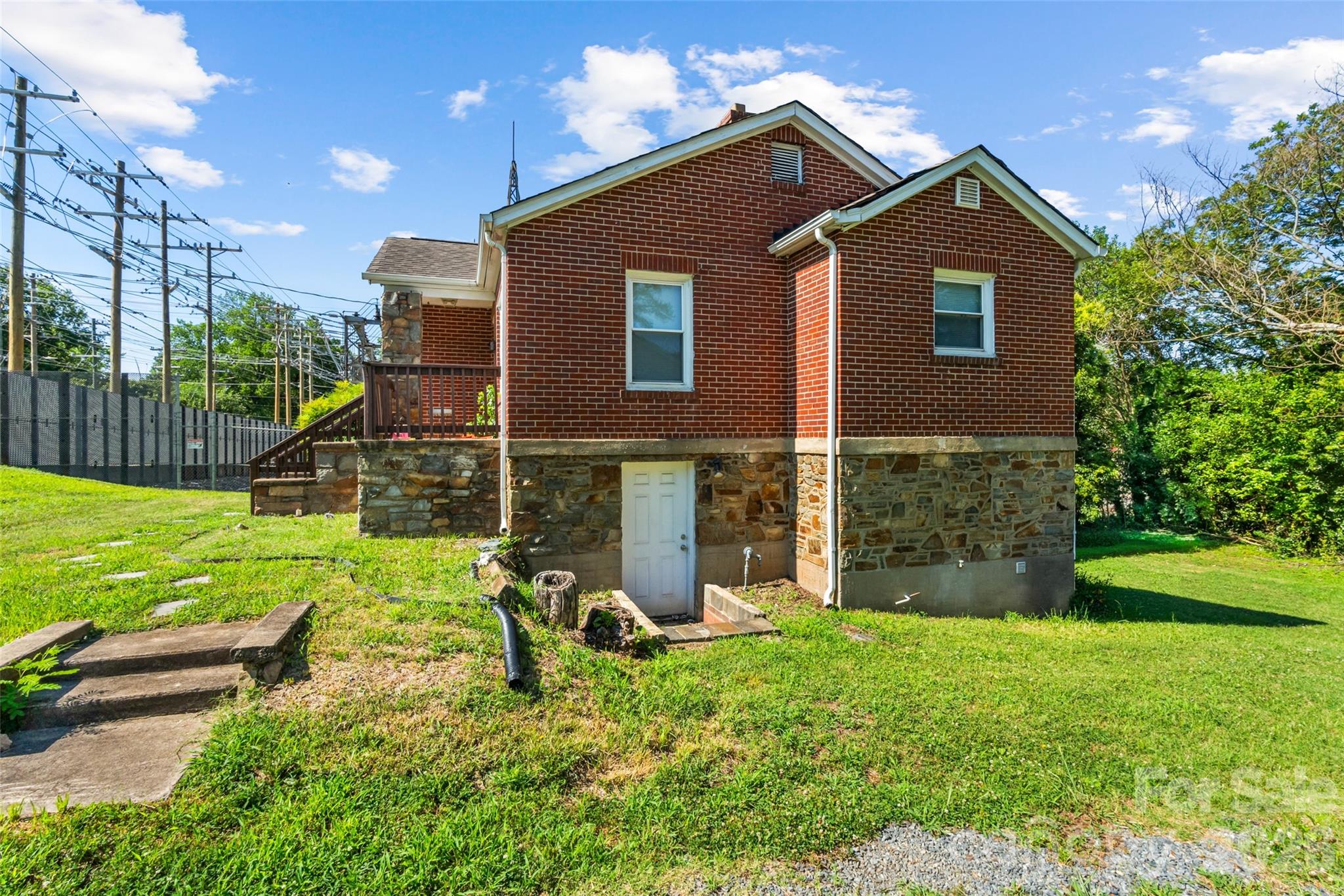 1821 Remount Road