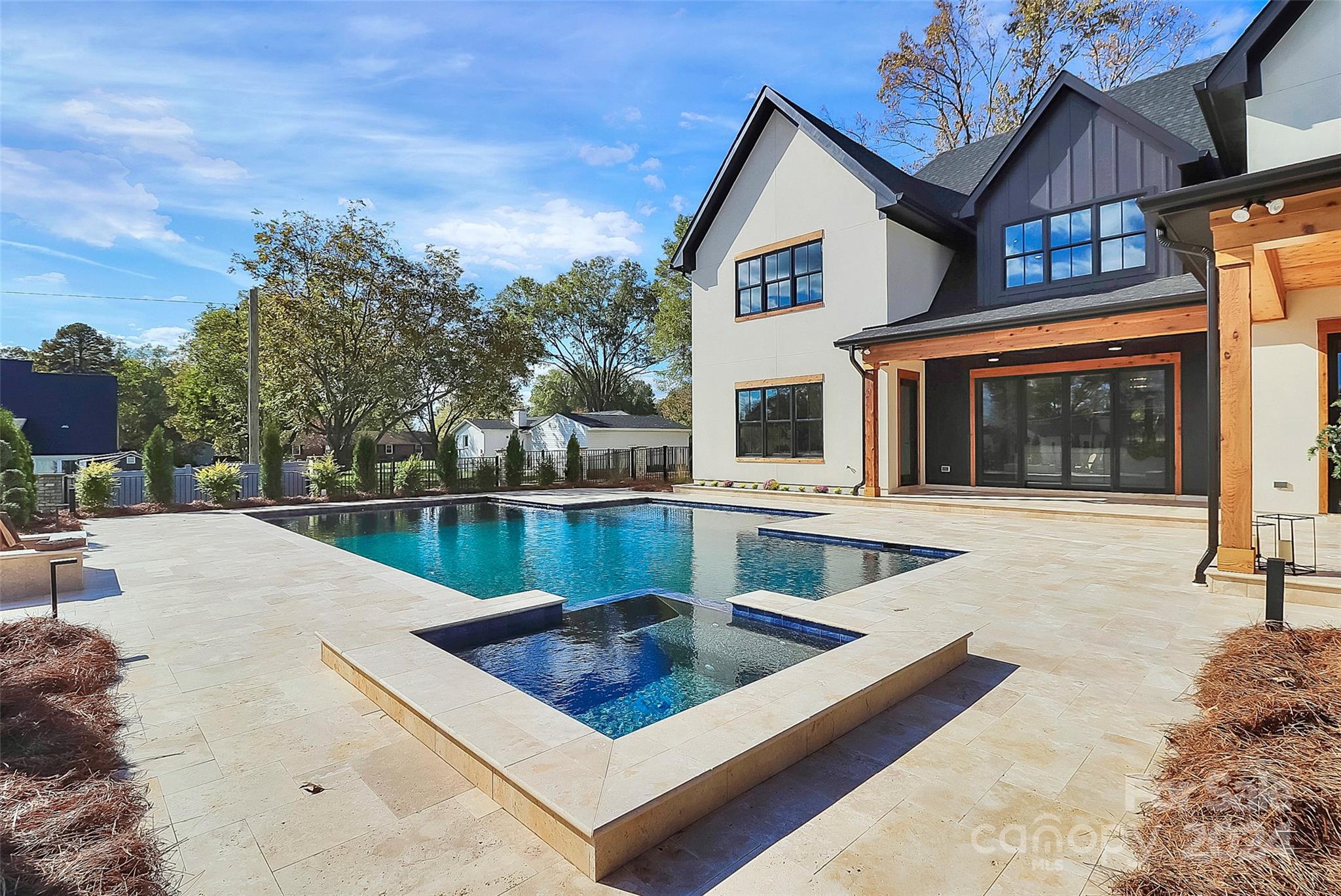 Point Largo - Residential